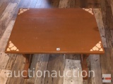 Furniture - Sm. accent table