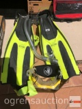 Water Sports - pr. Dolfino Flippers w/bag and goggles