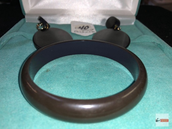 Jewelry - Demi-parure set Bakelite bangle bracelet and clip-on earrings