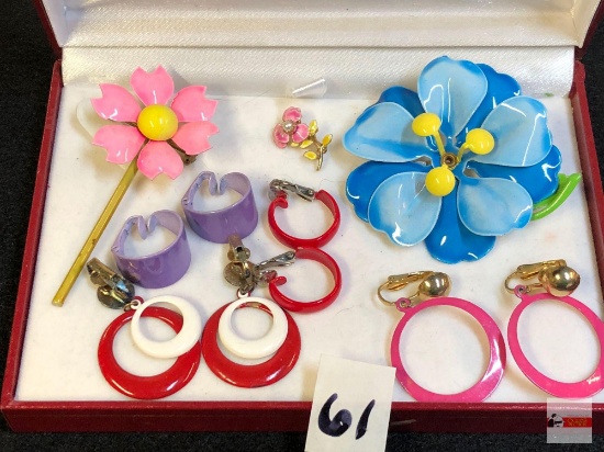 Jewelry - Vintage brooches and earrings