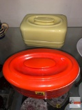 Kitchenware - 2 vintage made exclusively for Westinghouse covered baking dishes, 1 red, 1 yellow