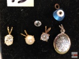 Jewelry - Pendants, 5 pendants and 1 loose solitaire stone (1 locket, 1 pearl, 1 art glass)