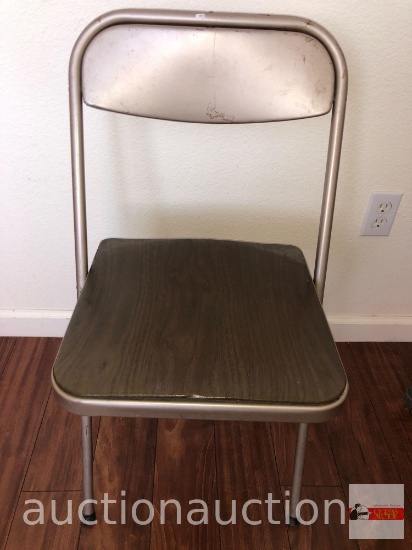 Samsonite folding metal chair w/padded seat