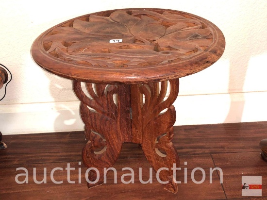 Furniture - round carved wooden plant stand table, 12"wx13"h