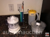 Kitchen - Black & Decker electric juicer, salad spinner, cup rack & plastic pitcher