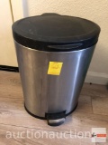 Step stainless steel trash can w/liner