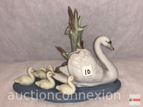 Figurine - Lladro #5722, "Follow Me" Swan swimming with cygnets