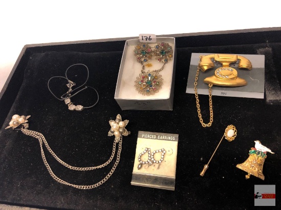 Jewelry - Brooches, sweater clasps, stick pin, earrings