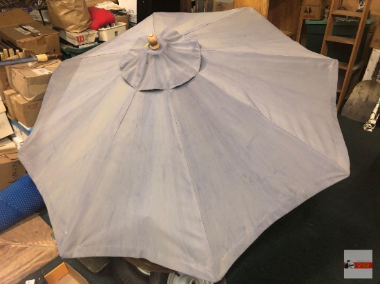 Umbrella - sm. market patio umbrella