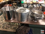 Cookware - 2 Stock pots ( 1 lid) and 4 colander strainers