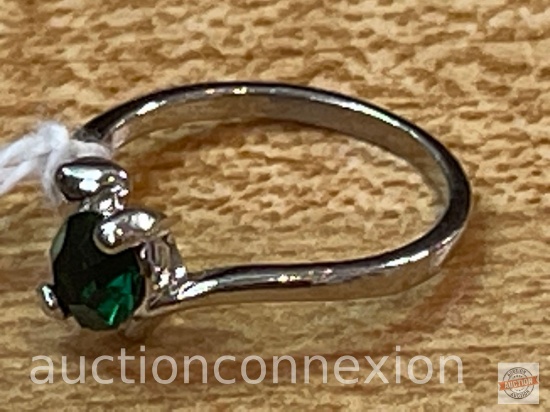 Jewelry - Fashion Ring, round dark green stone, sz 5.25