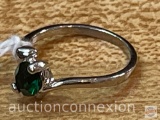 Jewelry - Fashion Ring, round dark green stone, sz 5.25