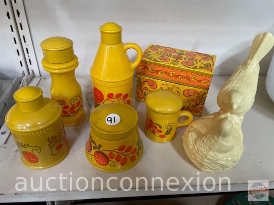 Vintage Avon - 7 items - 6 are Pennsylvania Dutch design, 1 is The Nestlings Garlandia Pomander