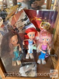Toys - 3 Bratz dolls with accessories