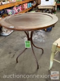 Furniture - Round Accent table, 3 metal legs