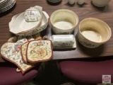Dish ware - Country Home, Jamestown China, 7 pcs plus 5 hot pads - 4 baking, 1 covered butter, 1 tow