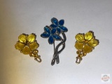 Jewelry - Brooch & 2 pendants - Blue & yellow rhinestones, Floral