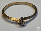 Jewelry - Ring, 10KP (exactly plumb) GTR w/ diamond chip, sz 5.5