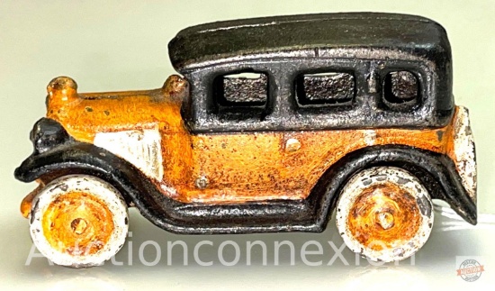 Cast Iron car 4"wx2"h