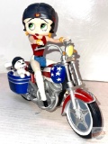 Collectibles - Betty Boop Collector Figurine 