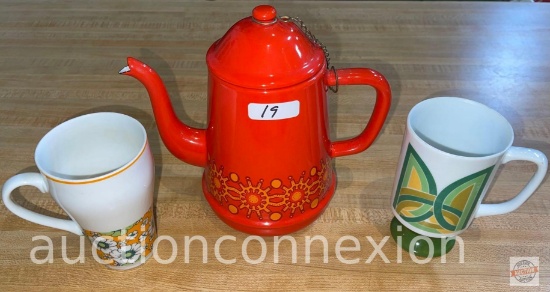 Vintage enamel ware coffee pot 8"h and 2 70's mugs 5"h