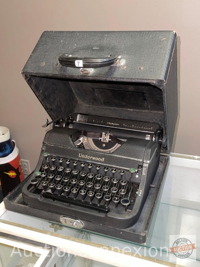Typewriter - Underwood vintage manual typewriter