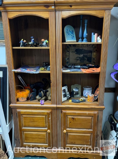 Furniture - 2 display cabinets