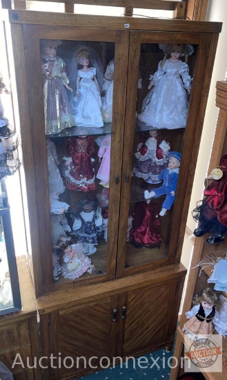 Furniture - Large display cabinet, lighted