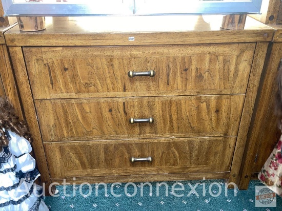 Furniture - 3 drawer cabinet