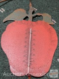 Decor Thermometer, wall mount Strawberry