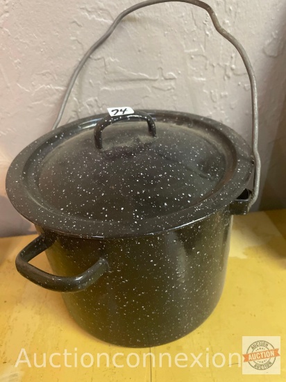 Granite pot with lid and handle, 6.25"hx8.5"w pot