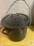 Granite pot with lid and handle, 6.25