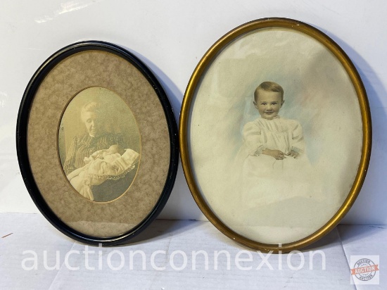 2 Vintage frames with photographs