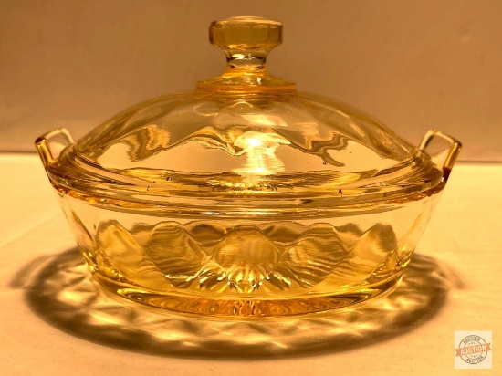 Heisey covered candy dish, 5.5"wx3.5"