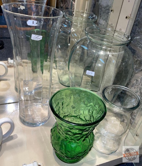 4 Vases