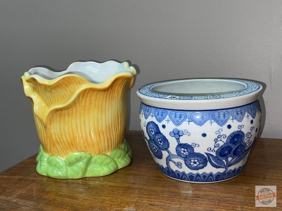 2 Planter pots