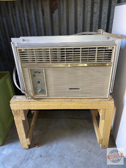 Window Air Conditioner - Westinghouse, works 23"w