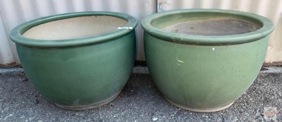 Gardening - 2 Garden planter pots