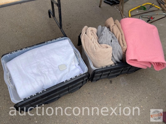 Blankets/ Heated mattress pad