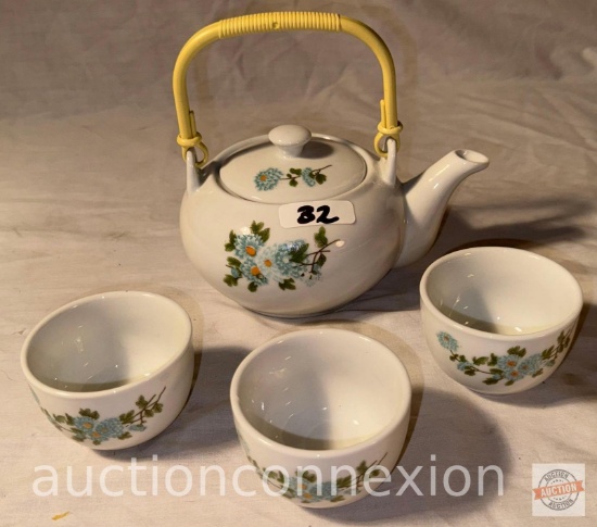 Asian teapot with lid and 3 cups, floral design