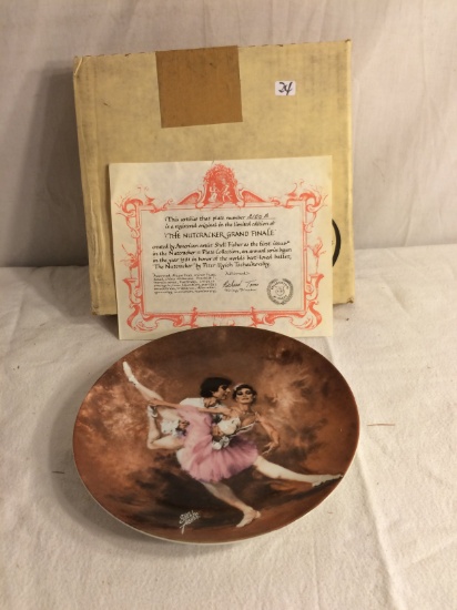 Collector Vintage 1981 Porcelain Plate "The Nutcracker Grand Finale" No.2100B Size:8.5" Round