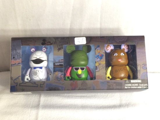 Collector Disney Vinylmation Park #7 3" Figures Set Limited Edition of 2000 9" Width b y 3.3/4T Box