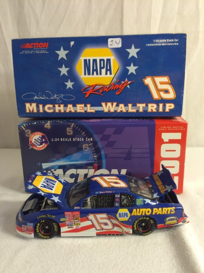 Collector Nascar Action Michael Waltrip #15 NAPA/Stars and Stripe 2001 MC 1:24 Scale Stock Car