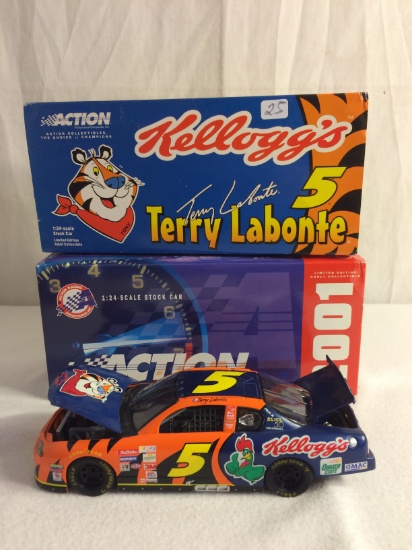 Collector Nascar Action Terry Labonte #5 Kellogg's 2001 MC 1:24 Scale Stock Car 101297