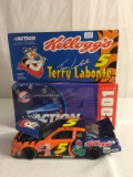 Collector Nascar Action Terry Labonte #5 Kellogg's 2001 MC 1:24 Scale Stock Car 101297