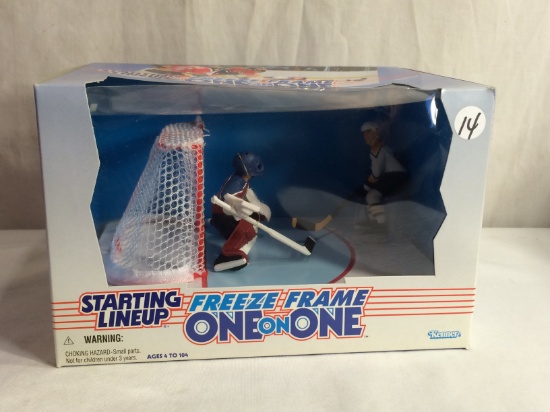 Collector NIP Starting Lineup Freeze Frame One On One Hockey Players Roy & Jagr 10" by 6.5"