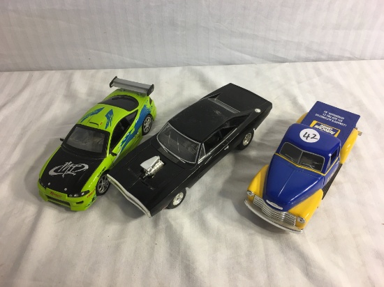 Lot of 3 Pieces Collector Loose Assorted Die-Cast Metal Cars 1:24 DieCast Metal Cars