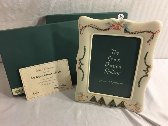 Collector Lenox Porcelain The Days Of Christmas Picture Frame Porcelain Size: 10.5" by 8" Widh