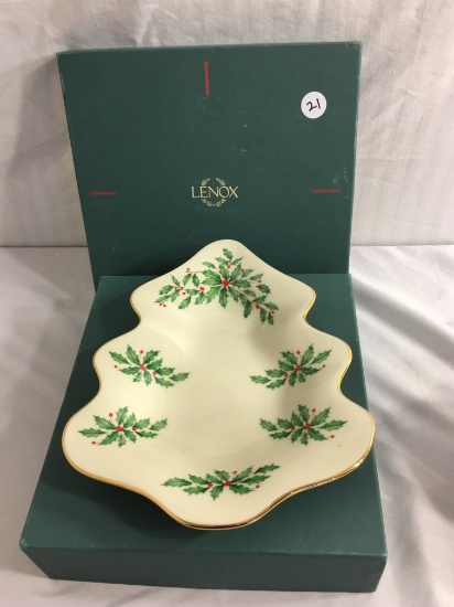 Collector Lenox Porcelain Holiday Christmas Porcelain Tree Style Plate Box Size: 8.1/2" by 9" Width