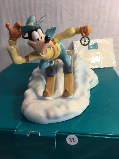 Collector Classics Walt Disney Collection "all Downhill From Here "Goofy The Art Of Skiing Figurine
